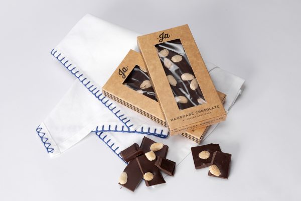 Tableta de chocolate negro 55% con almendra - Imagen 2